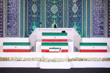ادای احترام هیات‌های بین‌المللی به پیکر مطهر آقای شهید ایران