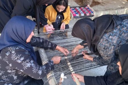 آغاز دوره آموزشی بافت سیاه‌چادر در رومشکان