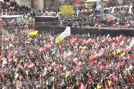 قاب ماندگار از پیکر مطهر رهبر شهید در مصلی تهران