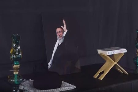 سوگواری نمازگزاران لرستانی در سوگ امام مجاهد شهید