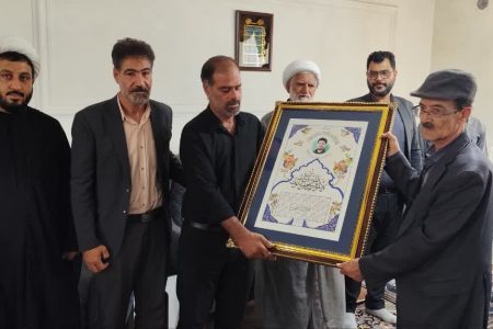 تجلیل از خانواده شهید «بختیاری» با اهدای تابلوی هنری ماندگار