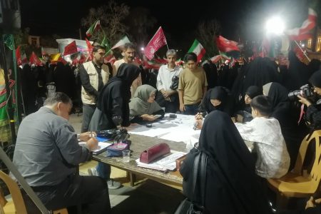 خلق تابلوی «نقاشی خط» با اشعار رهبرشهید در ازنا