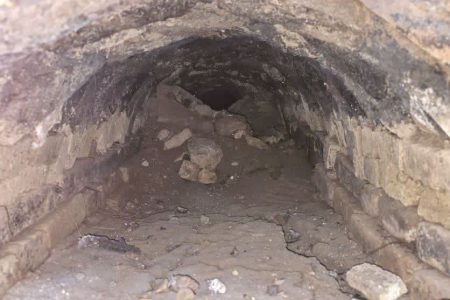 کشف کانال تاریخی در حریم قلعه «فلک‌الافلاک»