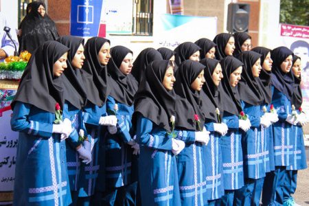 لباس فرم مدارس توسط ۲۸ هنرستان‌ دوخته می‌شود