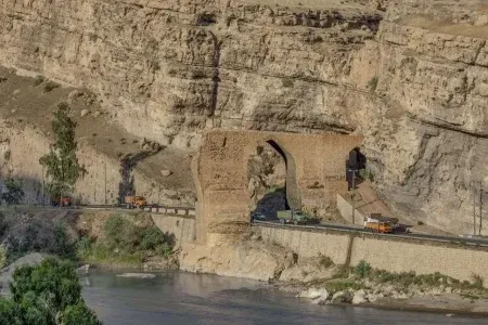 آغاز مرمت پل تاریخی پلدختر
