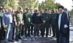 گلزار شهدای خرم‌آباد گلباران و عطرافشانی شد