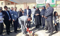 کلنگ‌زنی زمین مینی‌فوتبال چمن مصنوعی روستای گوشه پل دورود
