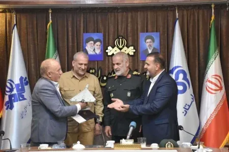 تجلیل فرمانده پهپاد سپاه از مدیرکل بنیاد شهید لرستان برای تولید «شاهد ۱۳۶»