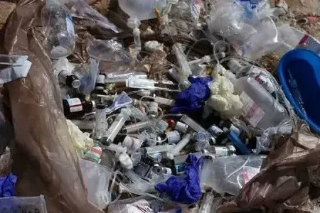 توقیف خودرو رهاسازی پسماند‌های عفونی در خرم‌آباد