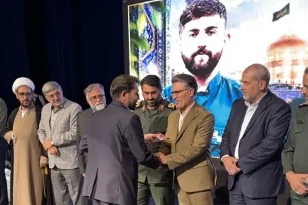 تجلیل از شهدای خدمتگزار امام رضا(ع) در اختتامیه جشنواره ملی داستان رضوی