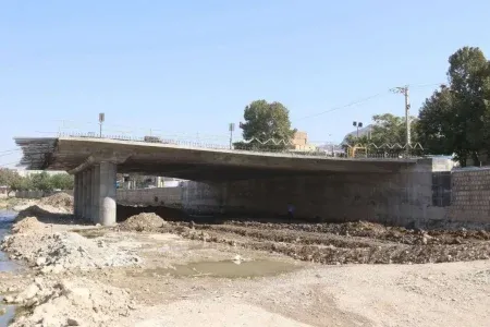 پل «قاضی» خرمآباد پیش از بارشهای آبان به ایستگاه پایانی میرسد