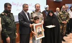 تکریم خانواده شهدای ارتش در لرستان