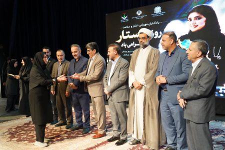 تجلیل از پرستاران نمونه لرستان در آیین گرامیداشت روز پرستار
