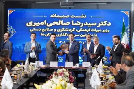 تقدیر از معاون گردشگری و سرمایه‌گذاری لرستان به عنوان معاون برتر کشور